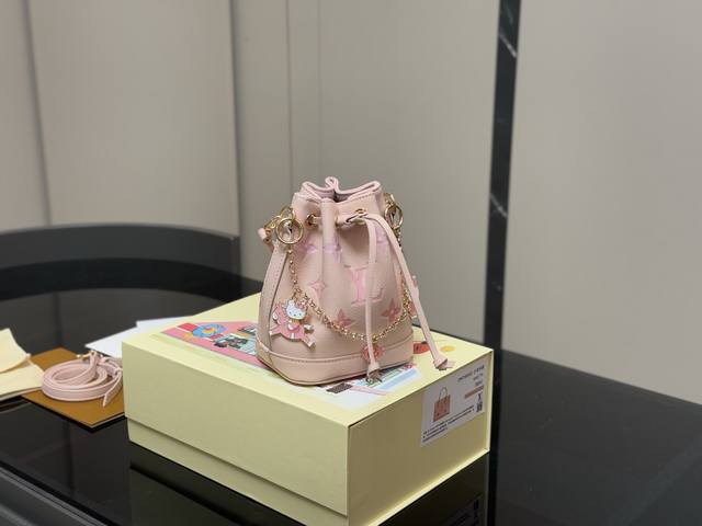 挂件 P30 配折叠盒 Size：13*16Cm Lv 新款Nano 水桶包 补货刚刚到货！ 牛皮Ydds！ 快入！快入！