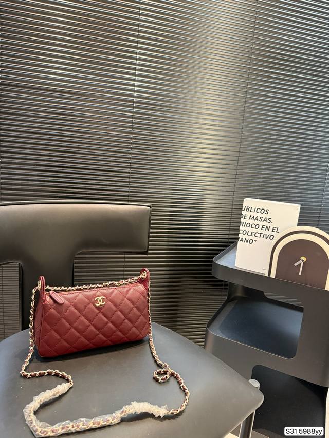 香奈儿链条包 Chanel 25A 大麻将我看看谁还没有隐藏款 25A大麻将~ 荔枝牛牛超耐用，没有过多的装饰~主打一个实用性~ 手机随便放~有厚度容量够用啦链