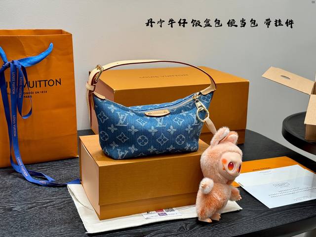礼盒 搭配拉布布挂件! Lv老花牛仔饭盒包Lv 新款丹宁牛仔系列 超级柔软 #包包种草#时髦单品 年路易威登曾经爆火一包难求的牛仔老花系列将重磅回归 复刻经典包 礼盒 搭配拉布布挂件! Lv老花牛仔饭盒包Lv 新款丹宁牛仔系列 超级柔软 #包包种草#时髦单品 年路易威登曾经爆火一包难求的牛仔老花系列将重磅回归 复刻经典包