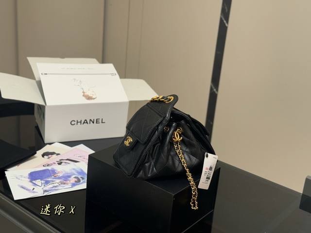 配折叠盒飞机盒 Chanel 25S Hobo迷你真绝绝子 今年香奈儿25S系列简直美爆... 这只Hobo是个小号尺寸个人觉得比较日常 鱼子酱的质感颗粒没这么