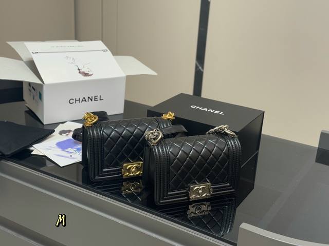 配折叠盒 Size：20Cm 香奈儿 Leboy 辣妈包 高版本 重新出货 很饱满的皮质哦！ 羊皮纹 高品质！