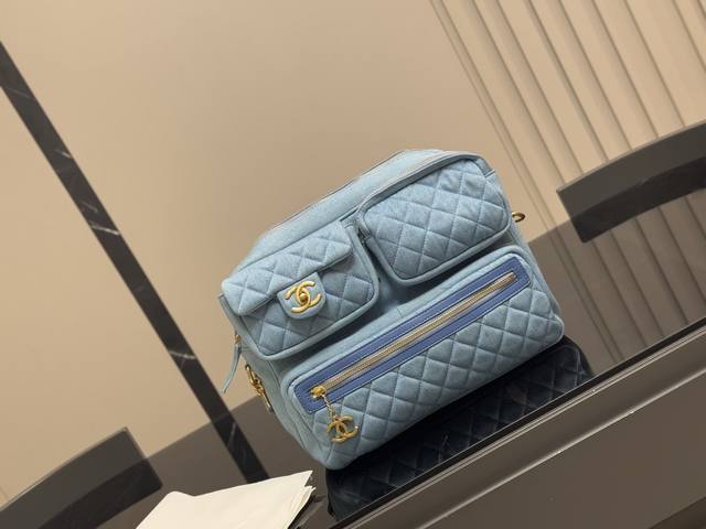 香奈儿购物袋 女孩子逃不脱的牛仔包太夏天了 包奴来了本期包包简单介绍一下 精湛的手工艺 融入现代时尚潮流元素 尺寸:32.25Cm