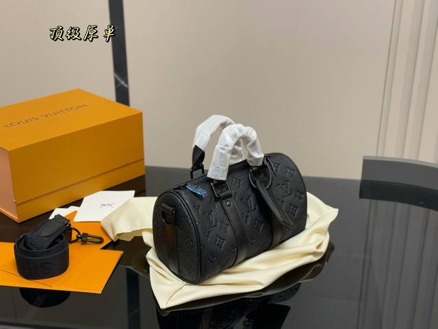 折叠盒飞机盒 尺寸：25*14Cm Lv Keepall 枕头包 真的是小可爱！ 贼适合的Keepall25！ 男盆友的战包 搜索 Lv Keepall25