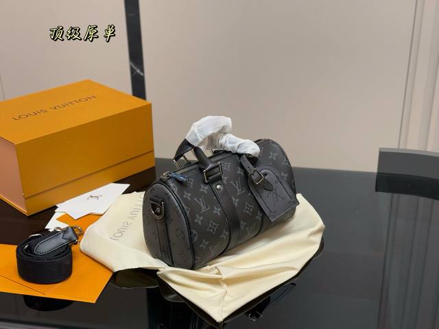 折叠盒飞机盒 尺寸：25*14Cm Lv Keepall 枕头包 真的是小可爱！ 贼适合的Keepall25！ 男盆友的战包 搜索 Lv Keepall25