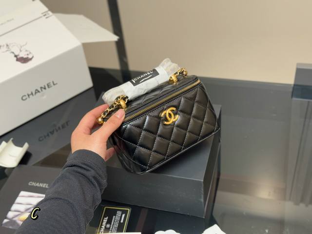 配折叠盒飞机盒 升级品质 Size：17.11Cm Chane 香奈儿 手柄化妆小盒子 出街打开能补妆 关上能拗造型