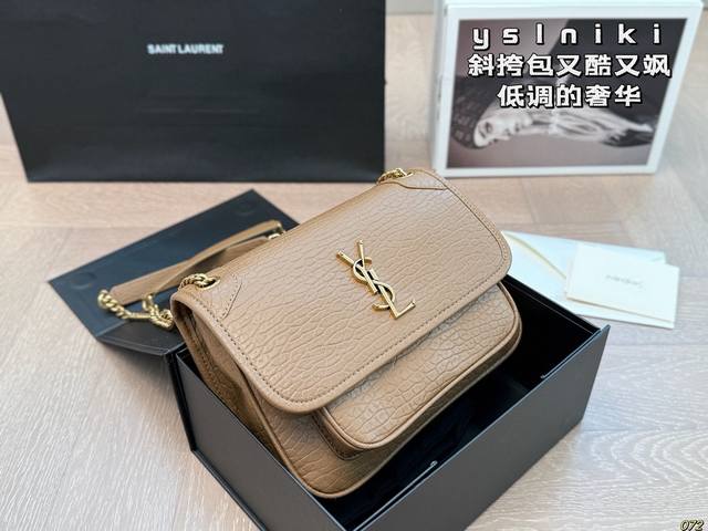 6色 飞机盒 圣罗兰Niki斜挎包 又酷又飒低调的奢华 可盐可甜 极致美感 Ysl绝美女孩就是你 尺寸:22 16 6色 飞机盒 圣罗兰Niki斜挎包 又酷又飒低调的奢华 可盐可甜 极致美感 Ysl绝美女孩就是你 尺寸:22 16