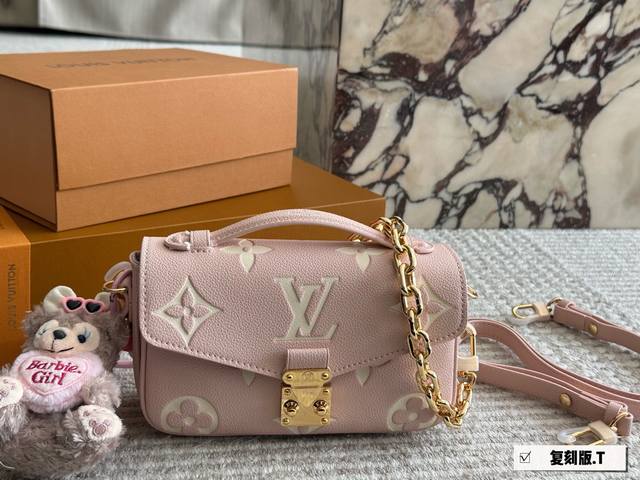 配盒 Size：21*13Cm L家 新款小邮差Metis 春夏 新鲜出炉的颜色 完美尺寸的Lv邮差包来啦 使用率超级高！ 可爱 可爱 终于终于出了！