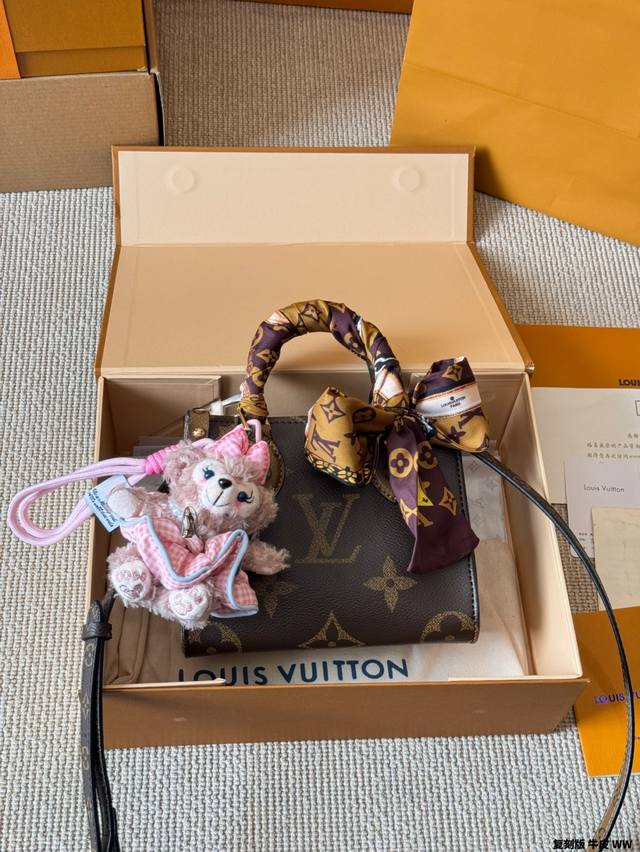 复刻版 配挂件 Lv Onthego 压字 丛林包 折叠礼盒 原单品质 Lv A B面喷绘 Onthego妈咪袋 性价比之王这是一款超赞的包型，灵感来自于恶搞L