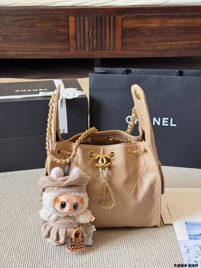 牛皮版本 鱼子纹 配挂件 Chanel 25S 牛皮Hobo流浪包 香奈儿 Chanel 牛皮刺绣购物袋出货｜超级柔软，亲感特别好！内里采用同质量牛皮料！超级好