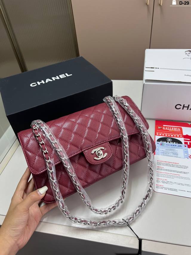 Chanel 香奈儿链条经典Cf 鱼子酱 斜挎和单肩背 怎么搭配都Ok D-29尺寸25×16折叠盒飞机盒 Chanel 香奈儿链条经典Cf 鱼子酱 斜挎和单肩背 怎么搭配都Ok D-29尺寸25×16折叠盒飞机盒