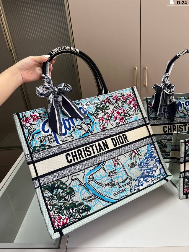 36厘米 Dior迪奥托特包Book 容量超级大也很耐用 日常出街背它回头率百分百 D-24尺寸26×21 36×27 42×35折叠盒
