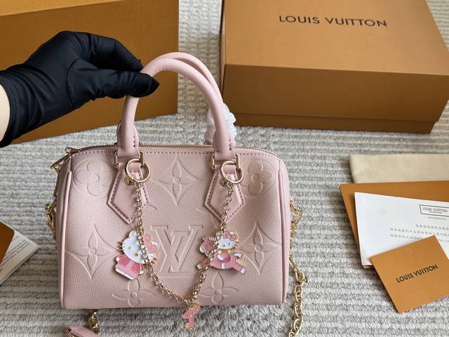 新款 配盒 Size：20*14Cm L家 Ss23 Speedy 20 一起感受粉色的快乐~ 拎一个小包包真的爱了爱了~ 紫色 搜索：Lv Nano