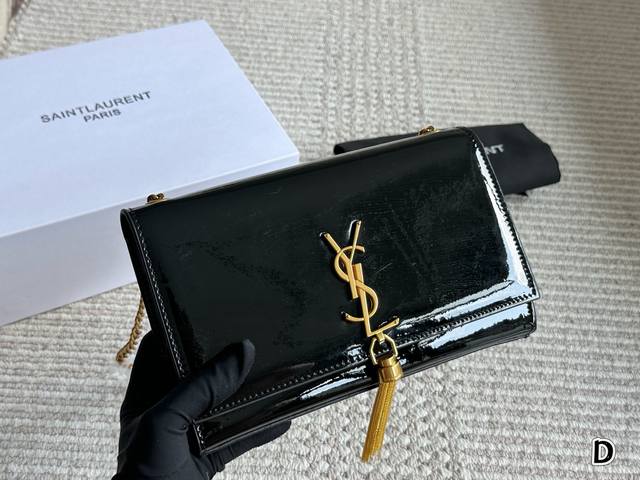 配盒 Size：24 16Cm Ysl Woc信封包 Kate 漆皮搭配非常有质感！ 看起来质感特别好！耐磨耐用！ 斜挎腋下