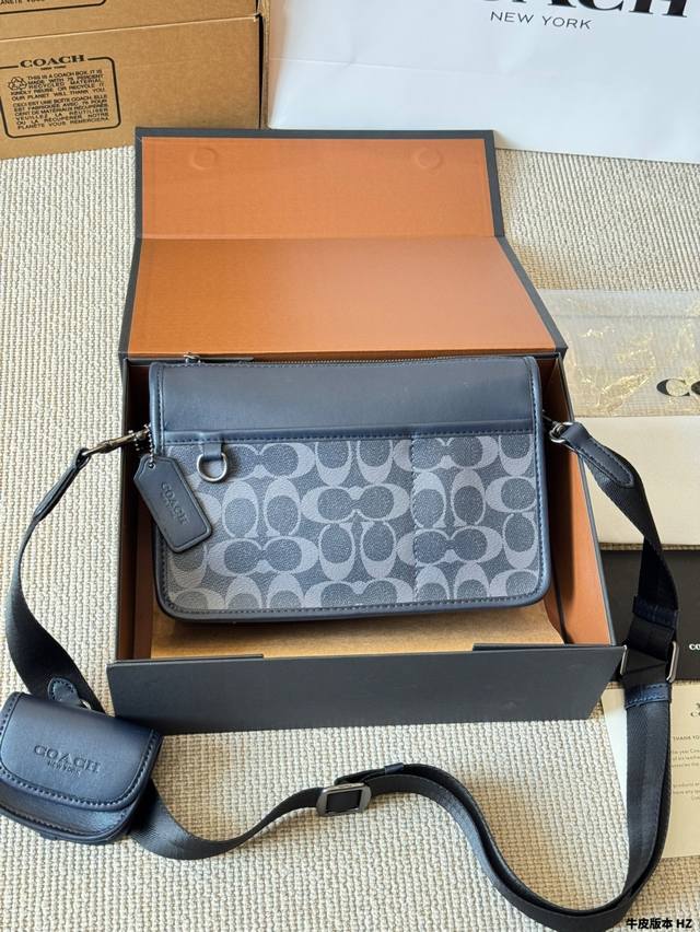 牛皮版本 Coach 蔻驰 Heritage 经典标志二合一男包 男士邮差包？ Coach酷帅邻家风走起～ 尺寸25 16Cm