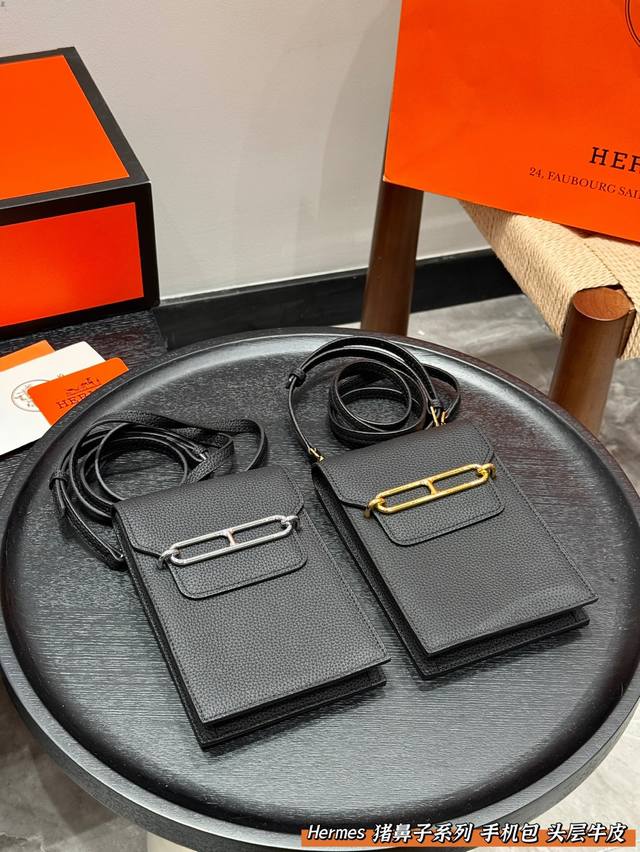 礼盒 头层牛皮！ Hermes爱马仕 猪鼻子 手机包斜挎包 非常清冷的气质 男女背都可以驾驭 就算随便搭也不会出错 越背越香 尺寸：12×18