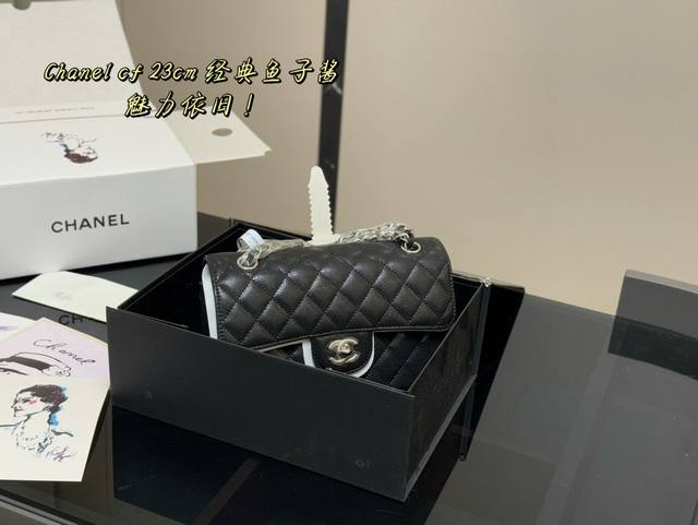 配全套包装 Size:23Cm 香奈儿 Cf我们一直很用心在做 秒杀其他市面上的货 顶级原单鱼子酱 很舒服的一种！ 不管您是谁 稳稳Hold住哦 四季必备单品！