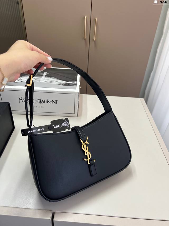 Ysl圣罗兰腋下包 日常搭配各种风格衣服 都超级酷超级吸晴 N-56尺寸25×14折叠盒飞机盒