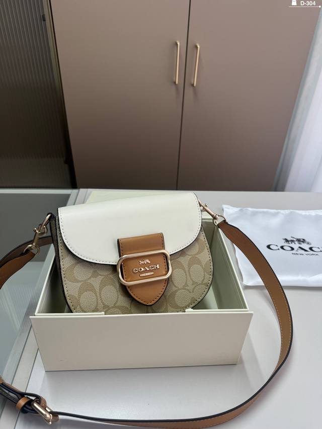 蔻驰新品Morgan马鞍 Ykk亮泽五金Logo 炒鸡火 手提肩背 多用款 D-304尺寸20×17折叠盒