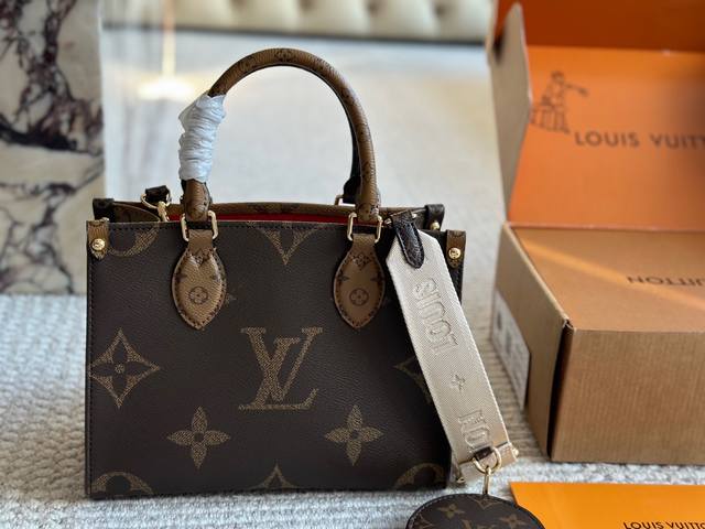 复刻版 预计是下一个小爆款 Size：25*20Cm 万众期待的 L家 Onthego小号 终于梦想成真了 小个子姐妹看过来 这个小号托特就是你的本命包 配置宽