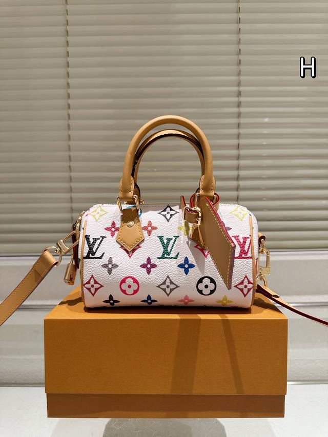 枕头 Lv Speedy 16Cm枕头包 无论版型 内里和专柜毫无差别 真正原版复刻 内里可拆卸 火遍全球的爆款机场大包 机车女神包 明星同款 贵气而充满活力的 枕头 Lv Speedy 16Cm枕头包 无论版型 内里和专柜毫无差别 真正原版复刻 内里可拆卸 火遍全球的爆款机场大包 机车女神包 明星同款 贵气而充满活力的