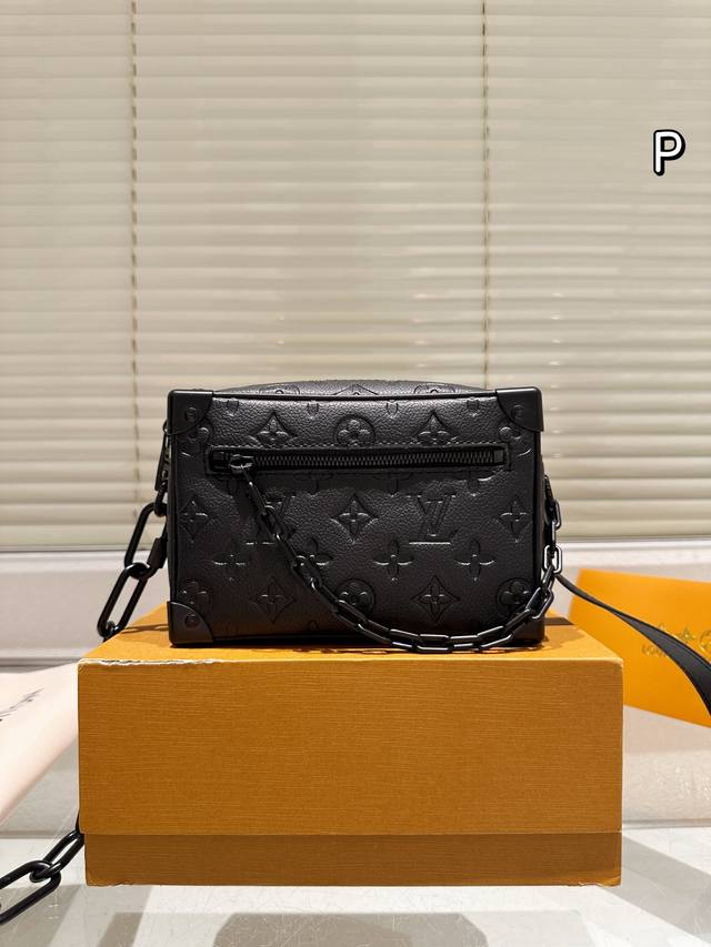 Lv最新款Steamer，小盒子 Iv新款Steamer小盒子 纯牛皮非常有质感 男女背都上身无敌，关键是能放下手机日常出门妥妥滴 17Cm 全套礼盒包装