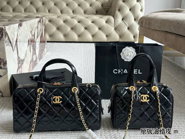 Chanel 25A高级保龄球 25A高级系列的包王酱太让人心动了为魅力，旅行、梦想而生~ 灵感来自于香奈儿女士收藏的“乌木漆面屏风”油蜡皮自带独特的光泽感针搭