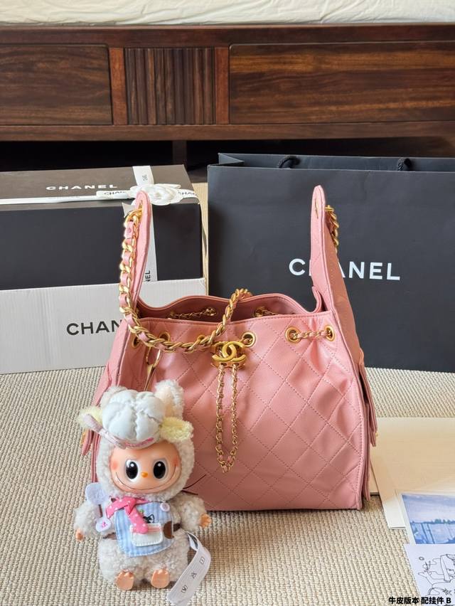 牛皮版本 鱼子纹 配挂件 Chanel 25S 牛皮Hobo流浪包 香奈儿 Chanel 牛皮刺绣购物袋出货｜超级柔软，亲感特别好！内里采用同质量牛皮料！超级好