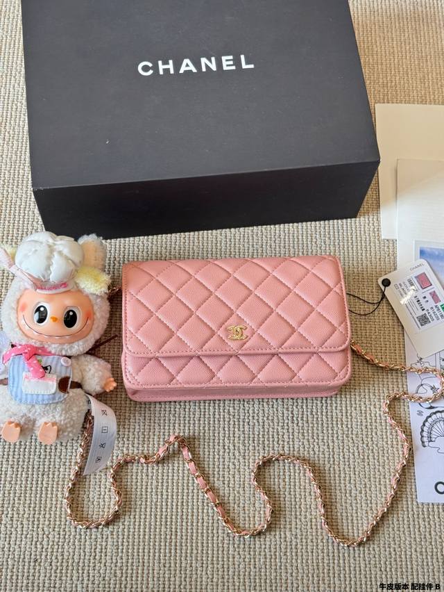 牛皮版本 配挂件 Chanel 19 Trendy Woc 发财包 ” 小香牛皮最近好多明星都在背Chanel 19 这款包是由老佛爷Karl Lagerfel