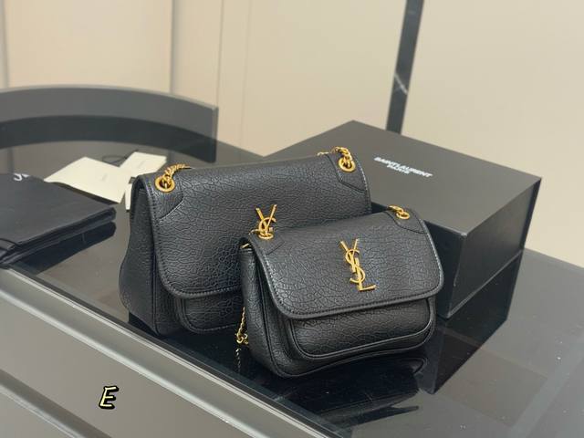 配盒 Size：22*18Cm 小 28*22Cm 大 千呼万唤的 圣罗兰法棍Niki终于到新尺寸啦 高订版 Niki Ysl Niki 皮料软糯质感 强力推荐