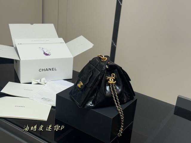 配折叠盒飞机盒 Chanel 25S Hobo迷你真绝绝子 今年香奈儿25S系列简直美爆... 这只Hobo是个小号尺寸个人觉得比较日常 鱼子酱的质感颗粒没这么