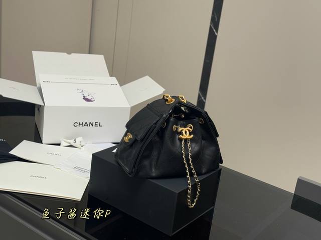 配折叠盒飞机盒 Chanel 25S Hobo迷你真绝绝子 今年香奈儿25S系列简直美爆... 这只Hobo是个小号尺寸个人觉得比较日常 鱼子酱的质感颗粒没这么