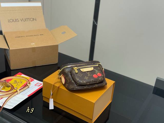 配折叠盒飞机盒 Lv这个村上隆的樱桃系列相信很多妹子和我一样,是康熙来了里多年前被大S种草的,当年只能隔着电脑屏幕听她讲故事,现在终于复刻了真的很想拥有哇! 尺 配折叠盒飞机盒 Lv这个村上隆的樱桃系列相信很多妹子和我一样,是康熙来了里多年前被大S种草的,当年只能隔着电脑屏幕听她讲故事,现在终于复刻了真的很想拥有哇! 尺