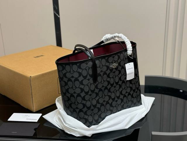 配飞机盒 复刻版 Size：35*27Cm 蔻驰 新款吸扣单面City托特包 经典Logo购物袋Tote包 最高版本！ 这个小长假需要它 搜索Coach 购物袋