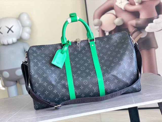 出厂价P 顶级原单M26434男包枕头包系列 Keepall 50 旅行袋 以细致粒面Taurillon Monogram皮革制造，深色Monogram画布上的