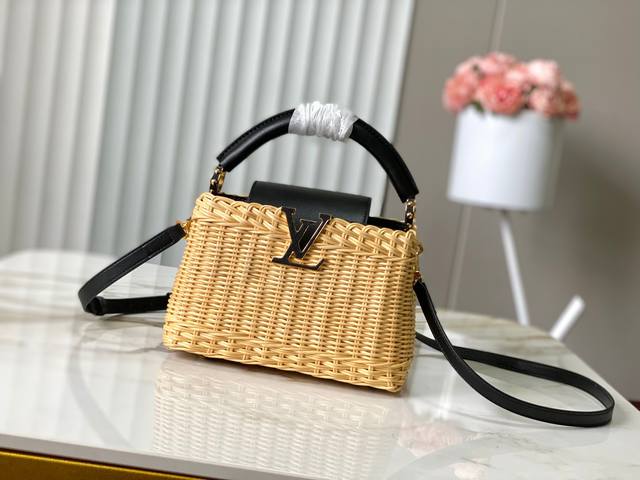 出厂价P 特级精品动态芯片M26003 M48865黑印花竹篮本款Capucines手袋向路易威登于1892年推出的Picnic 硬箱汲取灵感 洋溢浓郁夏日风情 出厂价P 特级精品动态芯片M26003 M48865黑印花竹篮本款Capucines手袋向路易威登于1892年推出的Picnic 硬箱汲取灵感 洋溢浓郁夏日风情