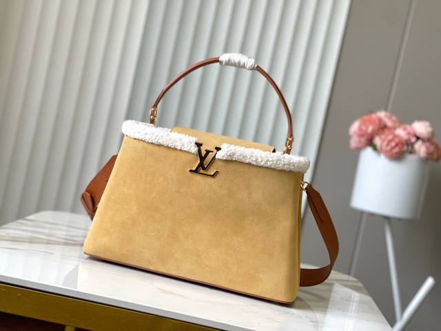 出厂价P 特级精品动态芯片M12784 M48865Souple金棕绒毛款本款 Capucines Souple 大号手袋融合绒面牛皮革和羊毛皮 以耀目 Lv