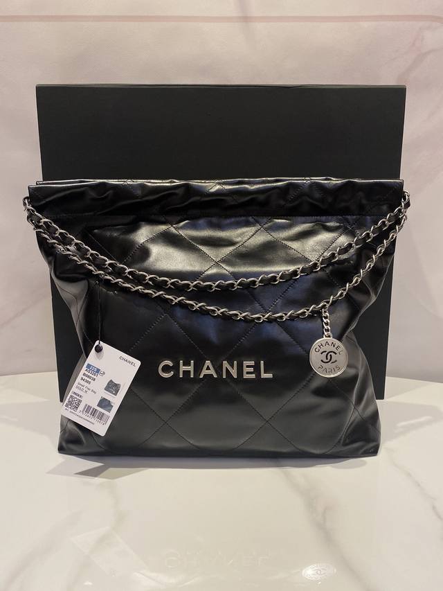 高端版本 S春夏火爆22 Bag购物袋 本季最火最值得入手的系列，它的名字叫22 Bag，小香凡是以数字命名的都必火爆也一定会成为经典 超级时尚和大气，非常好搭