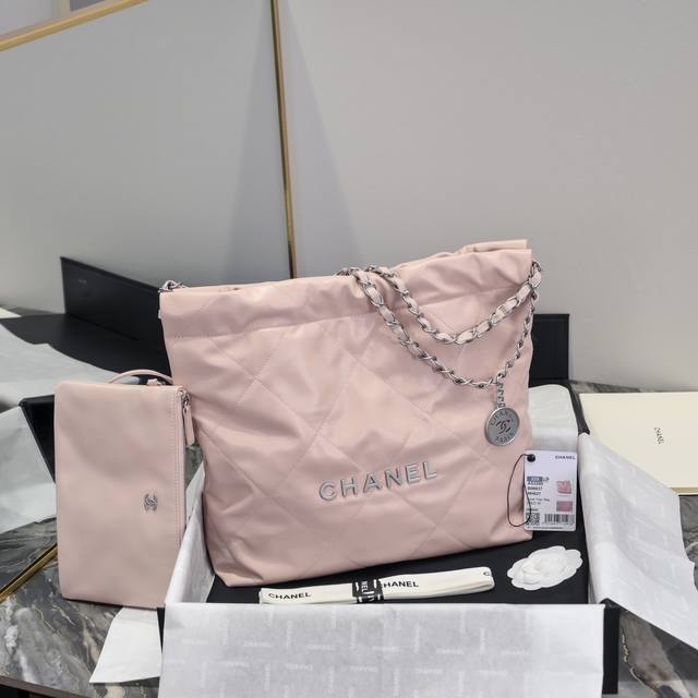 高端版本！进口油蜡牛皮 小号图 S春夏火爆22 Bag购物袋 本季最火最值得入手的系列，它的名字叫22 Bag，小香凡是以数字命名的都必火爆也一定会成为经典 超