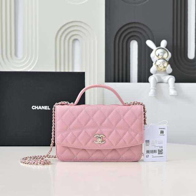 Chane1 25C 春季新款 Logo空姐包Woc 小牛皮配金色金属 让人一眼就能感觉到清新脱俗的时尚气息以其经典的设计 它的每一个细节都透露着精致和优雅 无