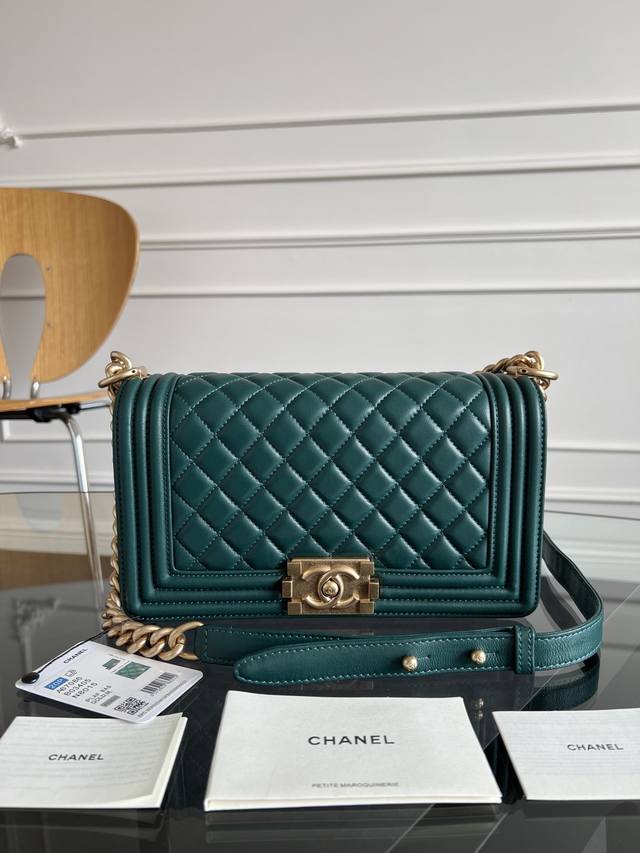 绿色羊皮 实拍原单高品质 全新升级 带感应 67086羊皮Chanel 春夏爆款 67086 Leboy系列 进口羊皮实物颜色非常漂亮 ，原厂进口24K真金电镀