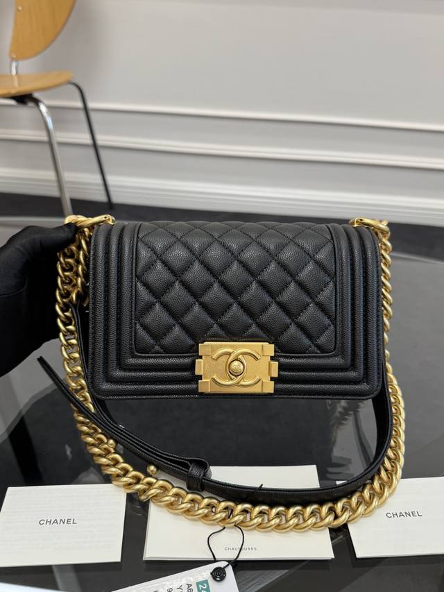 实拍原单高品质 全新升级 带感应 85细球纹 Chanel 春夏爆款 85 Leboy系列 进口细球纹小牛皮，实物颜色非常漂亮 ，原厂进口24K真金电镀五金，尺