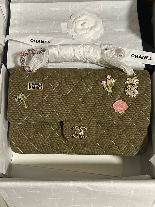 Chanel 限定款 古巴丹宁系 军绿徽章Cf内搭小碎花稀有品！真的美