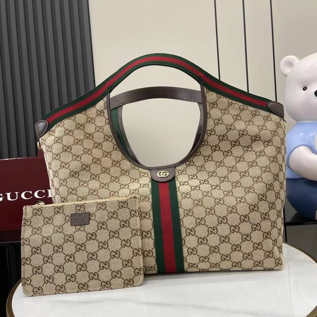 配全套原厂专柜包装 新品 Gucci Giglio系列全新亮相佛罗伦萨2026早春时装秀,致敬品牌意式根源,融合隽永传承与革新精神。这款大容量托特包采用Gg帆布 配全套原厂专柜包装 新品 Gucci Giglio系列全新亮相佛罗伦萨2026早春时装秀,致敬品牌意式根源,融合隽永传承与革新精神。这款大容量托特包采用Gg帆布