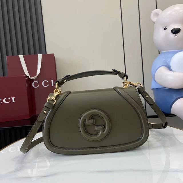 配全套原厂专柜包装 新品 Gucci Blondie系列手袋饰有在20世纪70年代初期首次亮相于品牌系列的经典标识，巧妙结合传承魅力与当代风尚，出色诠释品牌经典