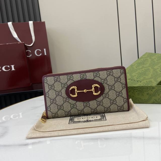 配全套原厂绿盒包装 G家新款。市场顶级独家控货，专 柜品质 采用进口牛皮，原厂五金！精致做工。独家实物拍照质量如图可见 。款号: 621889。尺寸：宽19*高