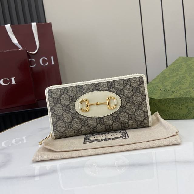 配全套原厂绿盒包装 G家新款。市场顶级独家控货,专 柜品质 采用进口牛皮,原厂五金!精致做工。独家实物拍照质量如图可见 。款号: 621889。尺寸:宽19*高 配全套原厂绿盒包装 G家新款。市场顶级独家控货,专 柜品质 采用进口牛皮,原厂五金!精致做工。独家实物拍照质量如图可见 。款号: 621889。尺寸:宽19*高