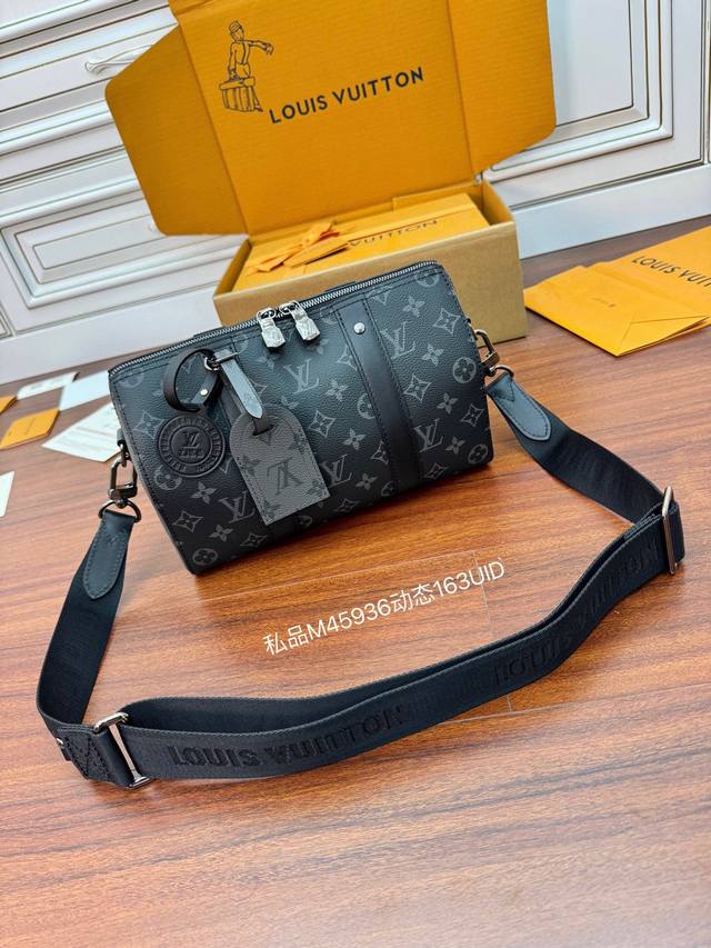 独家163首发型号：M45936私品 163动态Uid 进口菱形面料 品质第九次升级，进口原厂皮．专柜同步，动态电子芯片、礼品袋、保护纸，铜版电子标签、合格证