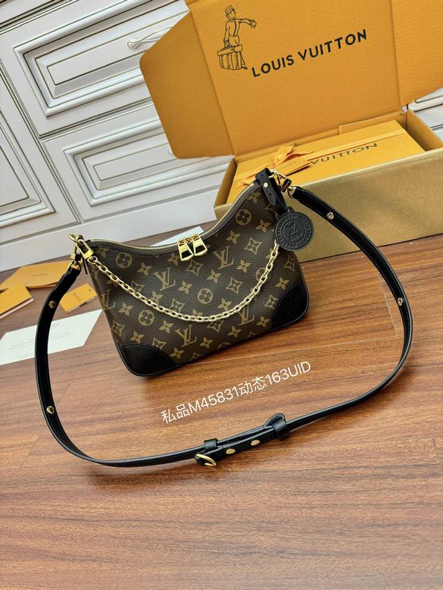 独家163首发型号：M45831私品 163动态Uid 进口菱形面料 品质第九次升级，进口原厂皮．专柜同步，动态电子芯片、礼品袋、保护纸，铜版电子标签、合格证