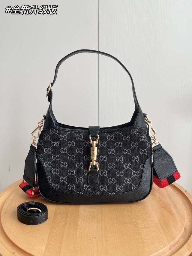 实拍# 双肩带 型号：678843大号升级版尺寸：28X 19X 4.5Cm。Gucci Un3Ag 1294商品细节。古驰 Aria-时尚咏叹调 系列运用现代