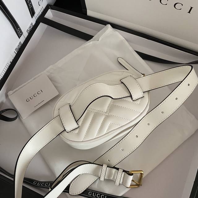 实拍# 型号：476434白色尺寸：18*11*5Gg Marmont 圆腰包.新一代街拍神器多功能腰带可调节当腰包胸包手包单肩包卸下包包还可以直接当皮带用.